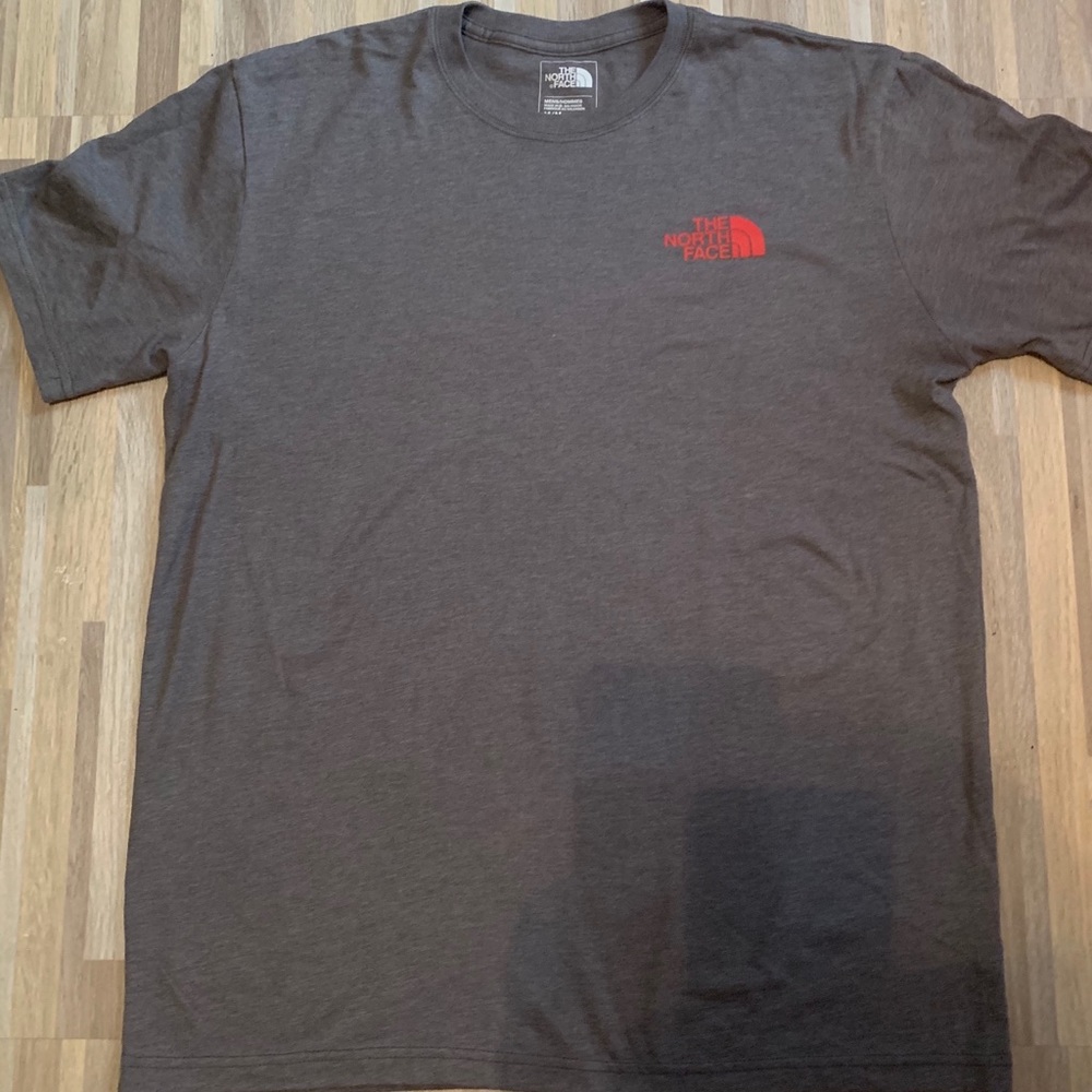 THE NORTH FACE Gray tee